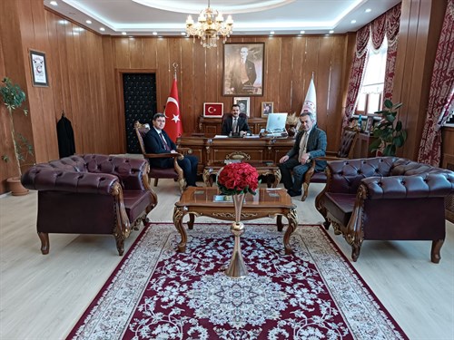 İL MİLLİ EĞİTİM MÜDÜRÜ KAYMAKAMIMIZI ZİYARET ETTİ